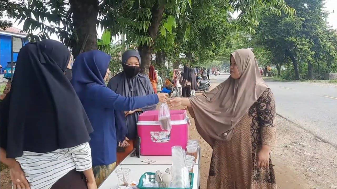 Penjual Cantik Ini Bikin Heboh‼️ Dagangannya Diborong Pembeli 😱🔥