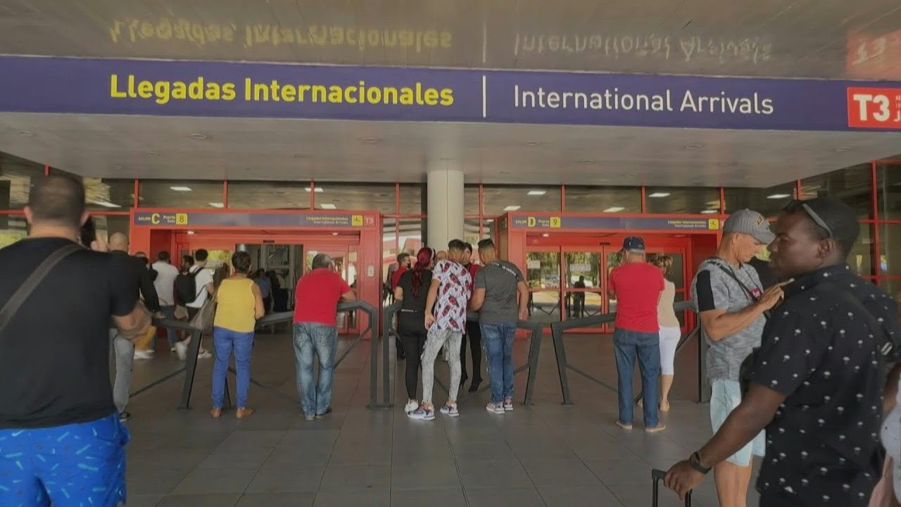 Cuba se queda sin combustible para aviones, en medio de presión de EEUU | AFP