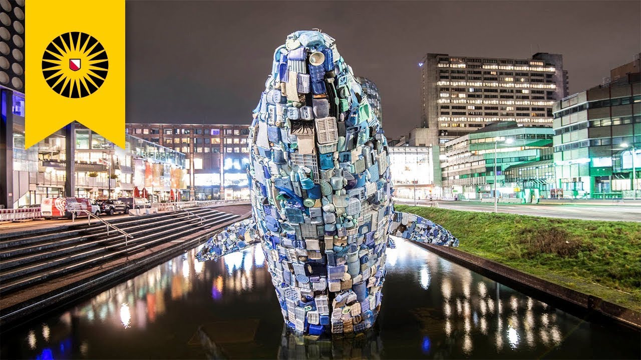 De bouw van Skyscraper, de gigantische plastic walvis in Utrecht