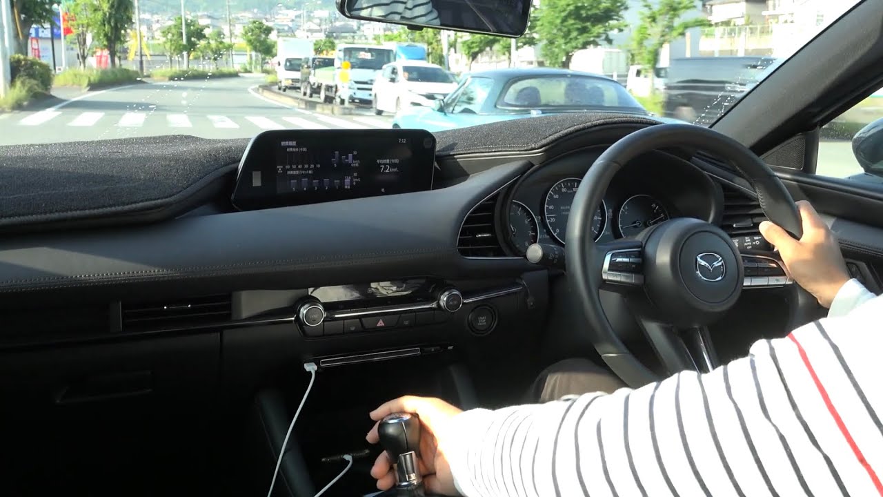 乾いたエンジンサウンド Mazda3 15s6MTでの発進加速