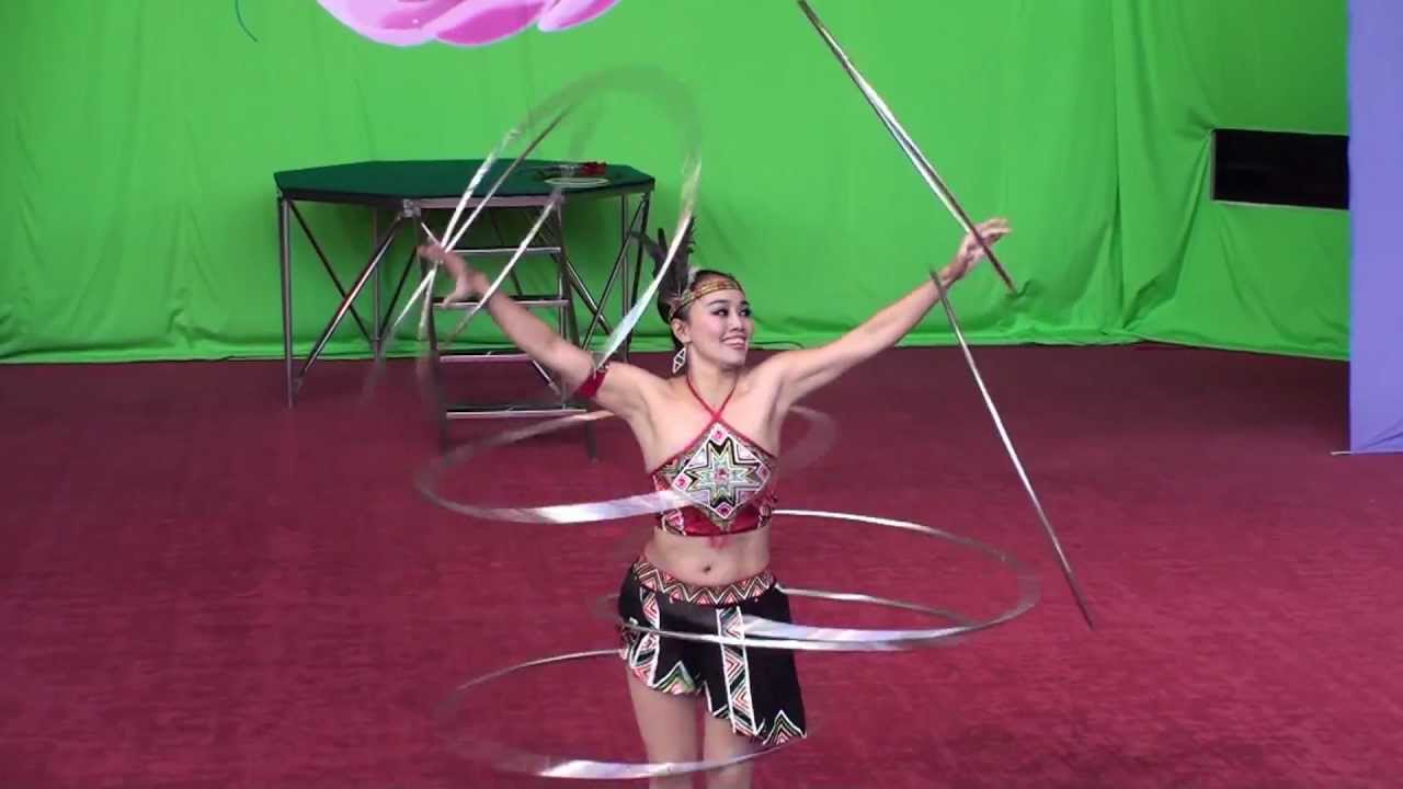 Vietnam Circus 2010 No.4 : Hula Hoop