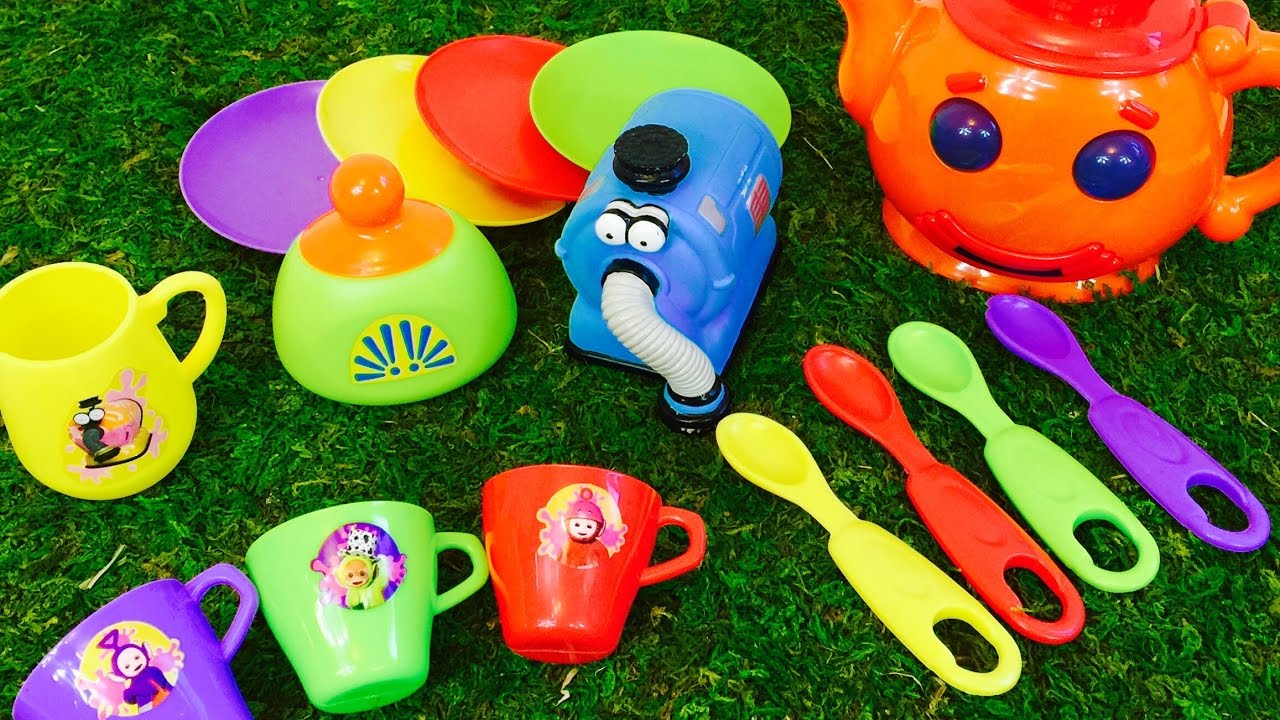 NOO NOO Hosts TELETUBBIES Toy Tea Party!