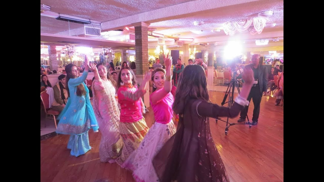 BEST MEHNDI DANCE 2018 | Freeha and Salman