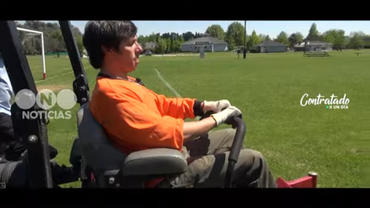 Roberto Funes Ugarte como JARDINERO - #ContratadoXunDía  - Telefe Noticias