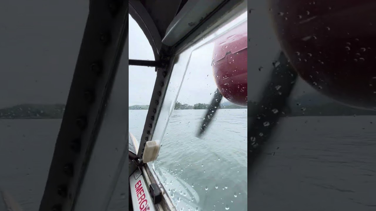 The Grumman G-21 Goose takeoff !