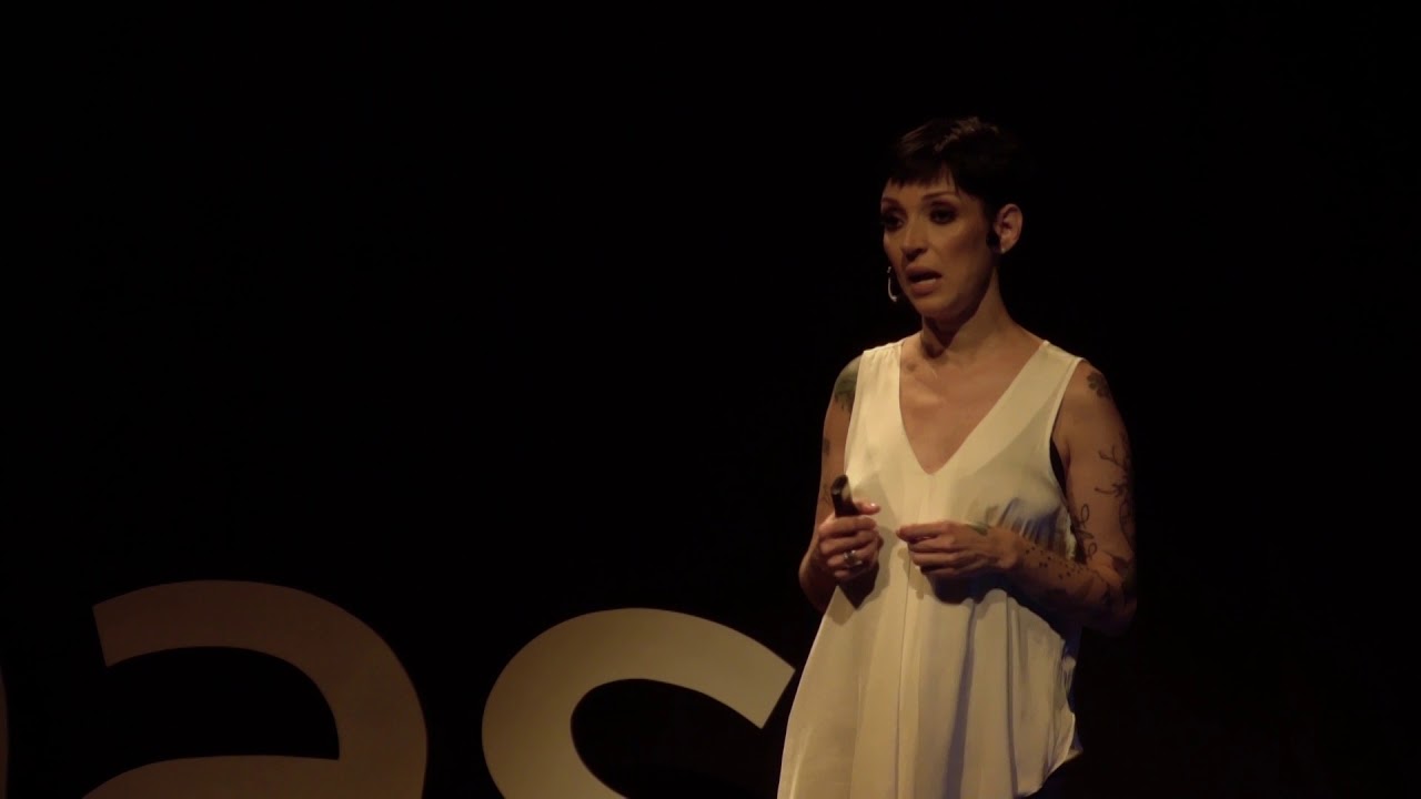 O lugar mais visitado do mundo | Cris Guerra | TEDxPUCMinas
