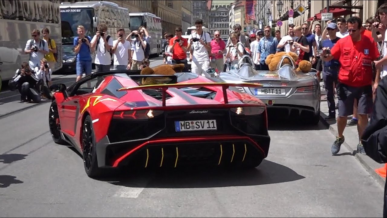 SLR Stirling Moss + Aventador SV causing chaos in Munich!