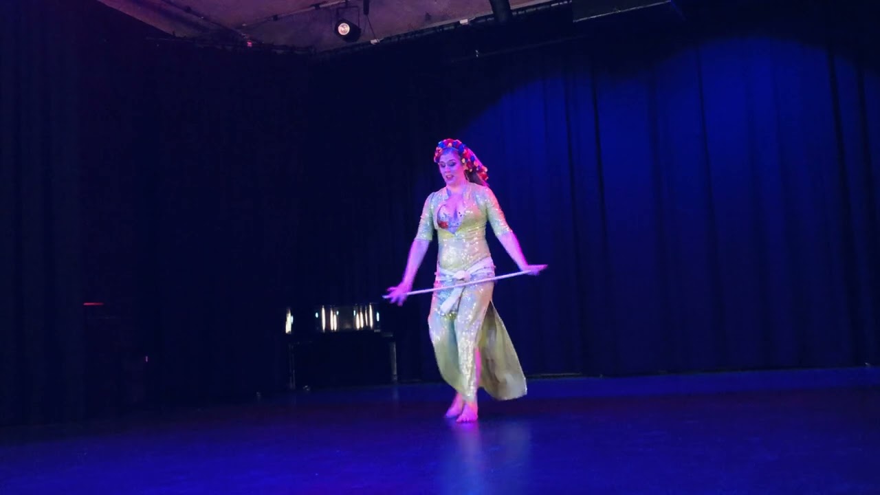 Cecilia performs a saidi