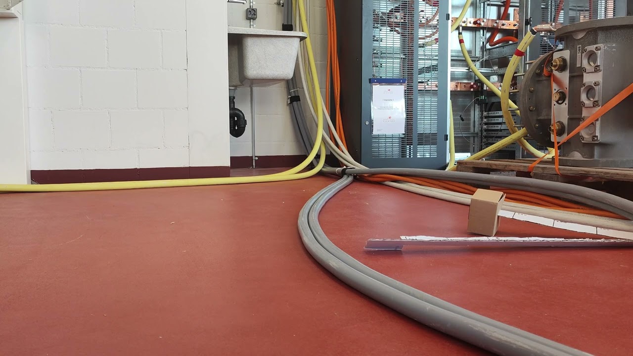 Elektromagentische Kr&auml;fte an Leitern bei Kurzschluss (Short-circuit test with cable straps)