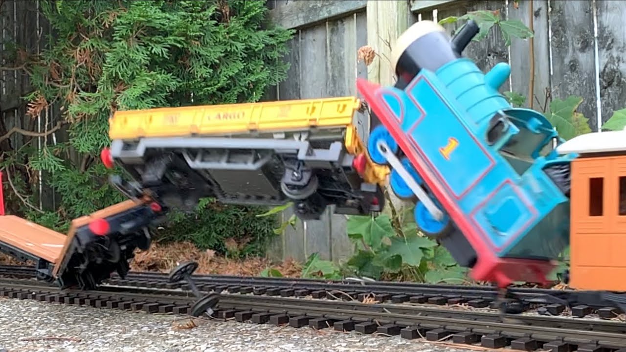 THOMAS CRASHES INTO PERCY