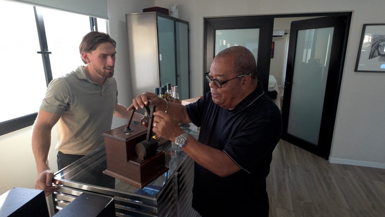Walkthrough of a High-end Aruba Airbnb Villa with the Homeowner