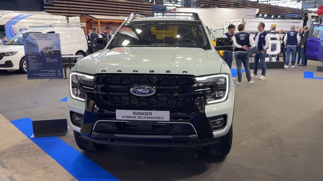 Ford Ranger Stormtrak Double Cab PHEV 2026 Interior and Exterior   Solutrans 2025