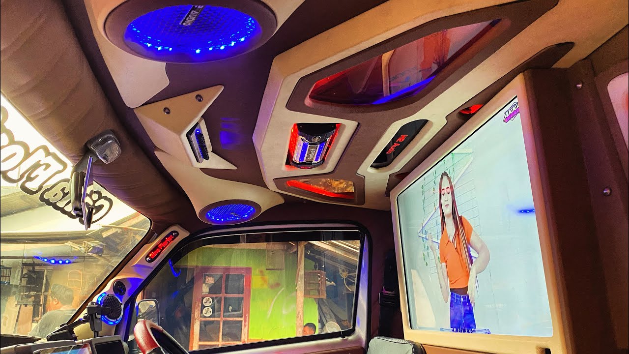 PLAFOND NEW CARRY CUSTOM FULL INTERIOR TV 32 INC||CUSTOM INTERIOR PICK UP BY H2 AUDIO