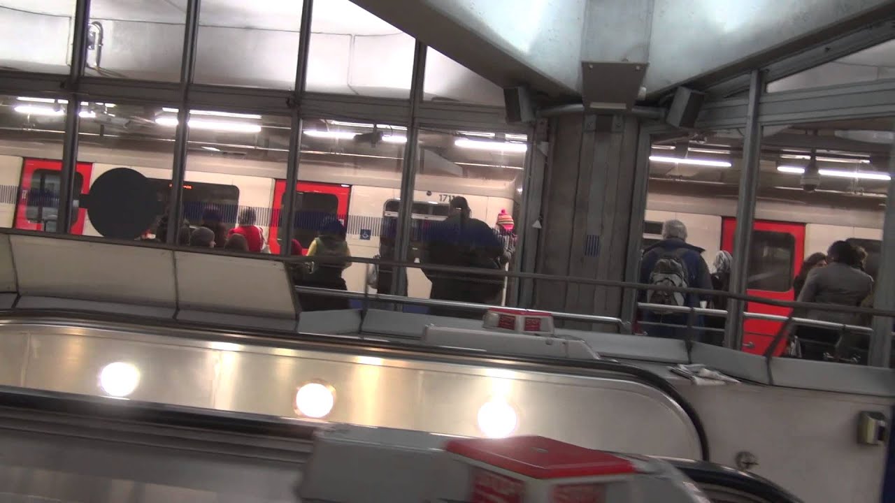 ロンドン地下鉄ウェストミンスター駅～'Mind the Gap' stage～　London  Westminster Station.