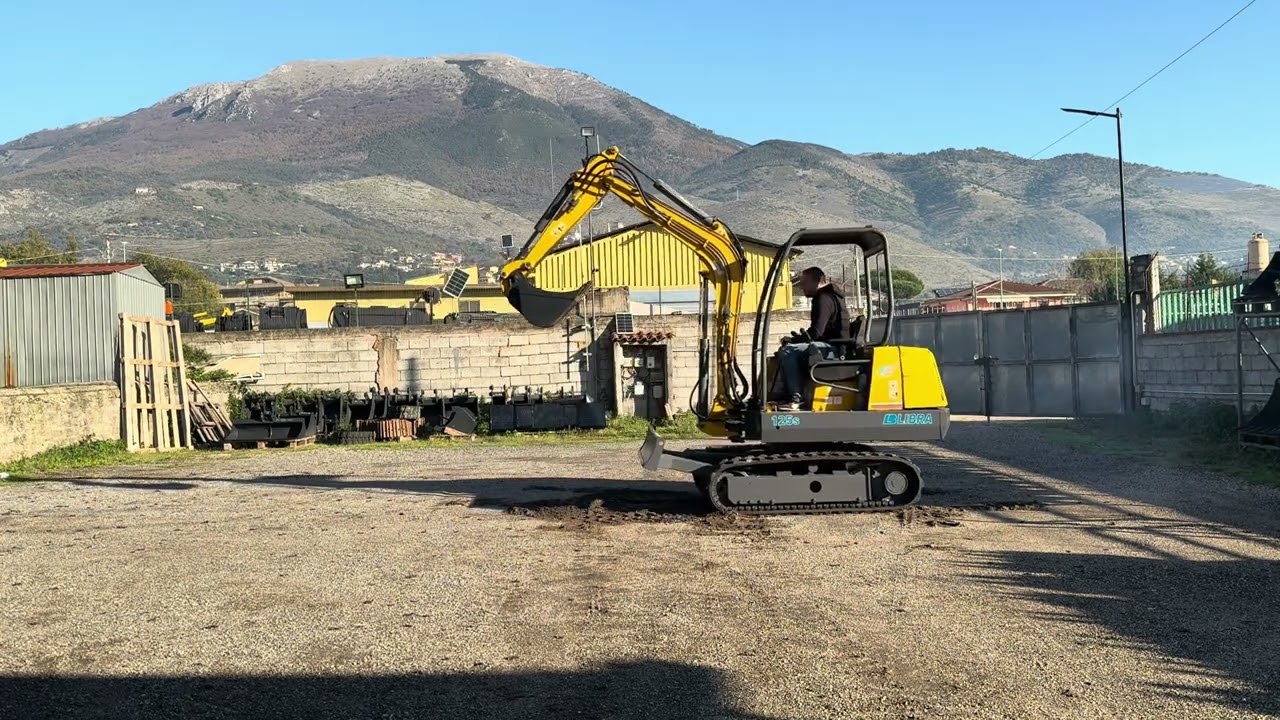 MINIESCAVATORE LIBRA 125S