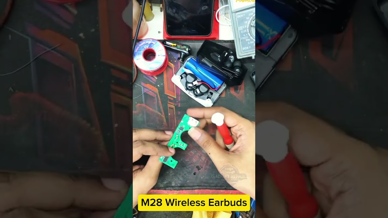 M28 wireless Earbuds charging IC replacement#m28earbuds #servicingvideo #replacement #ic #gadget