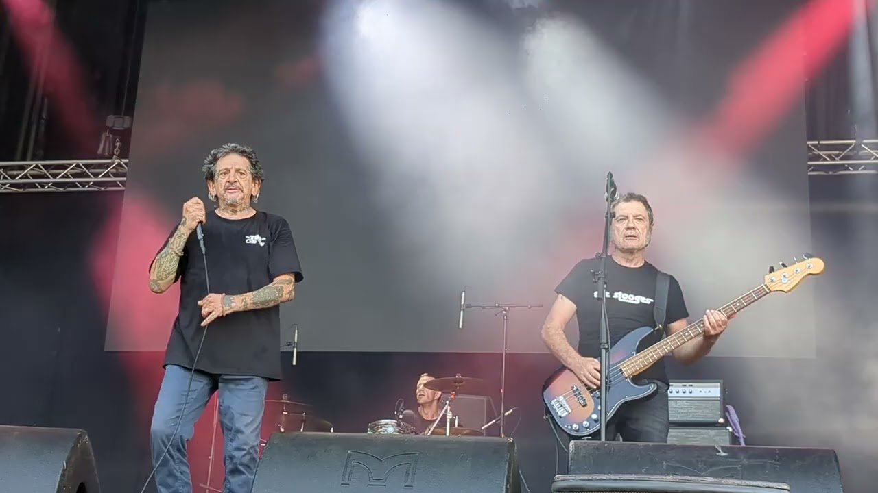 Tropa do Carallo - Fora da Terra - Directo 4K - Revenidas 2023 - Vilaxoán