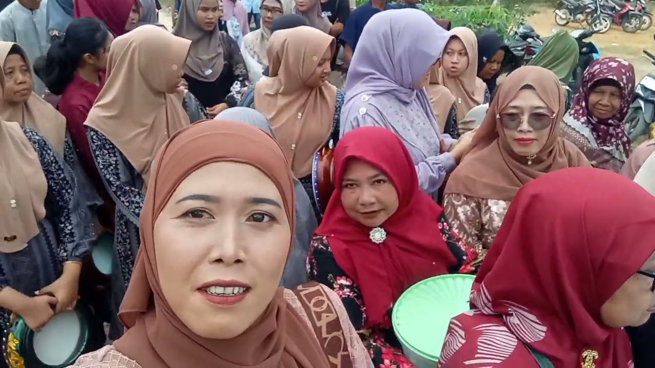 Ikut antar penganten... Pergi rame rame