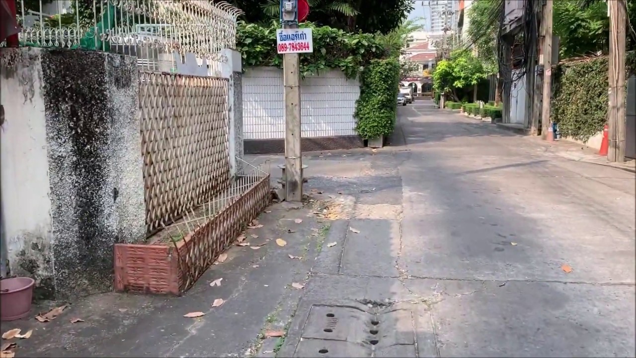 Walking From Somerset Ekamai Serviced Apartment to 7 Eleven Ekamai Bangkok Thailand