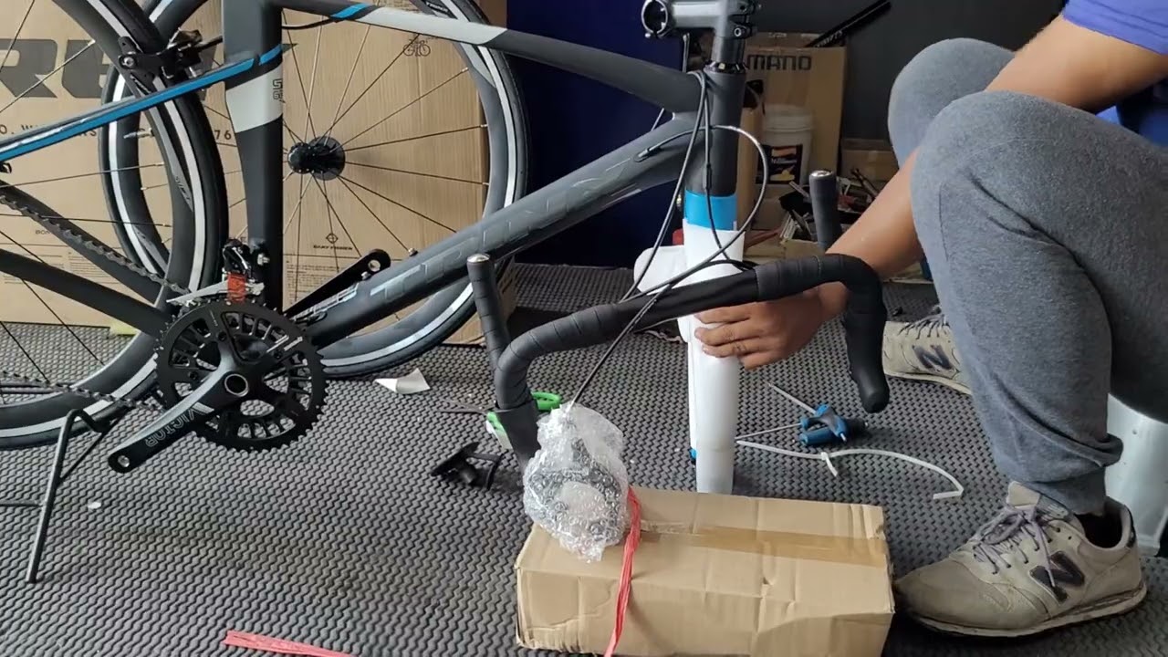 Trinx Swift 2.0 road bike unboxing and assembly video. 