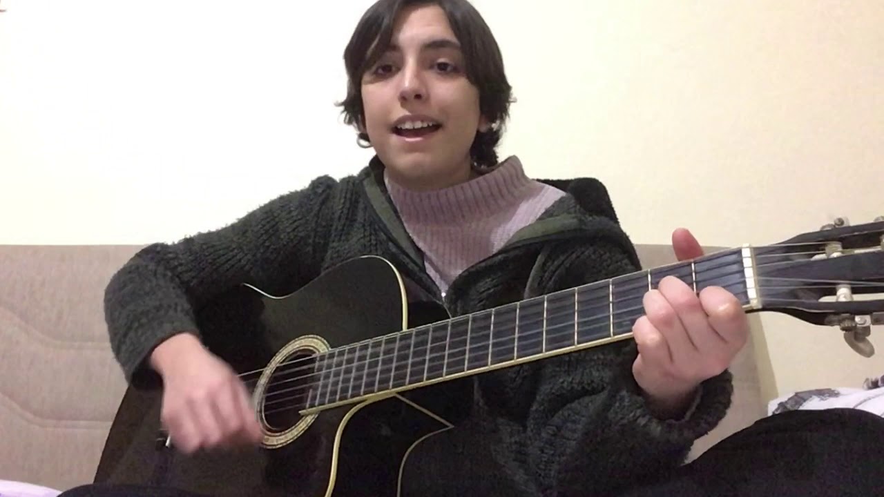10. Sınıf Öğrencimiz Ceylan, Gitarıyla Sizin İçin Çalıp Söyledi