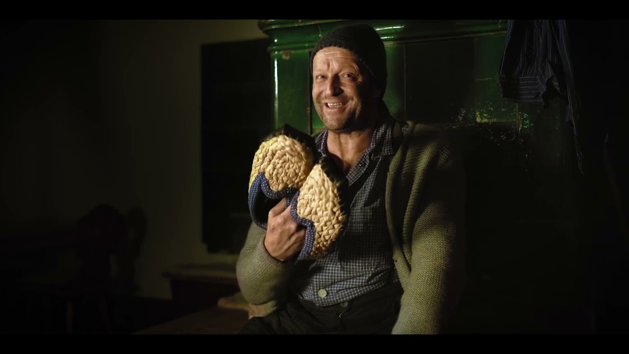 Zum 2. Advent im Altbirkle: Fidelius Waldvogel spricht „d`Strauschuehverkäuferi“