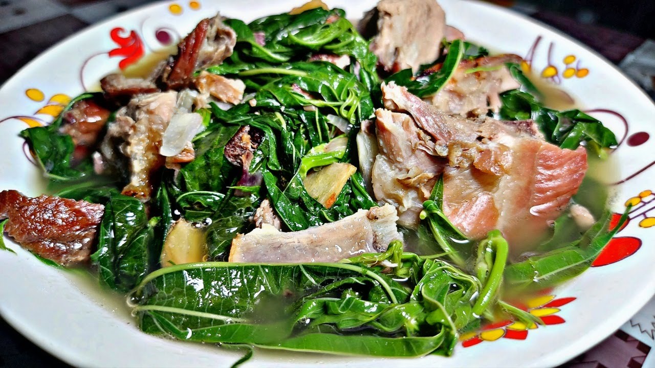 Masak Sup Tulang Rusuk Babi Campur Daun Ubi