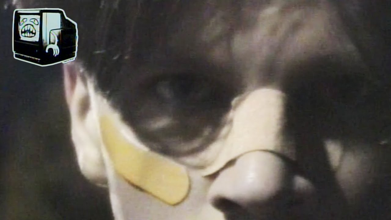 Kmoe - Blisters (Dir. by Niall Proctor)
