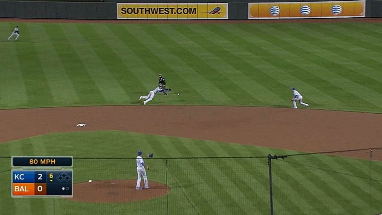 Escobar makes an incredible diving play