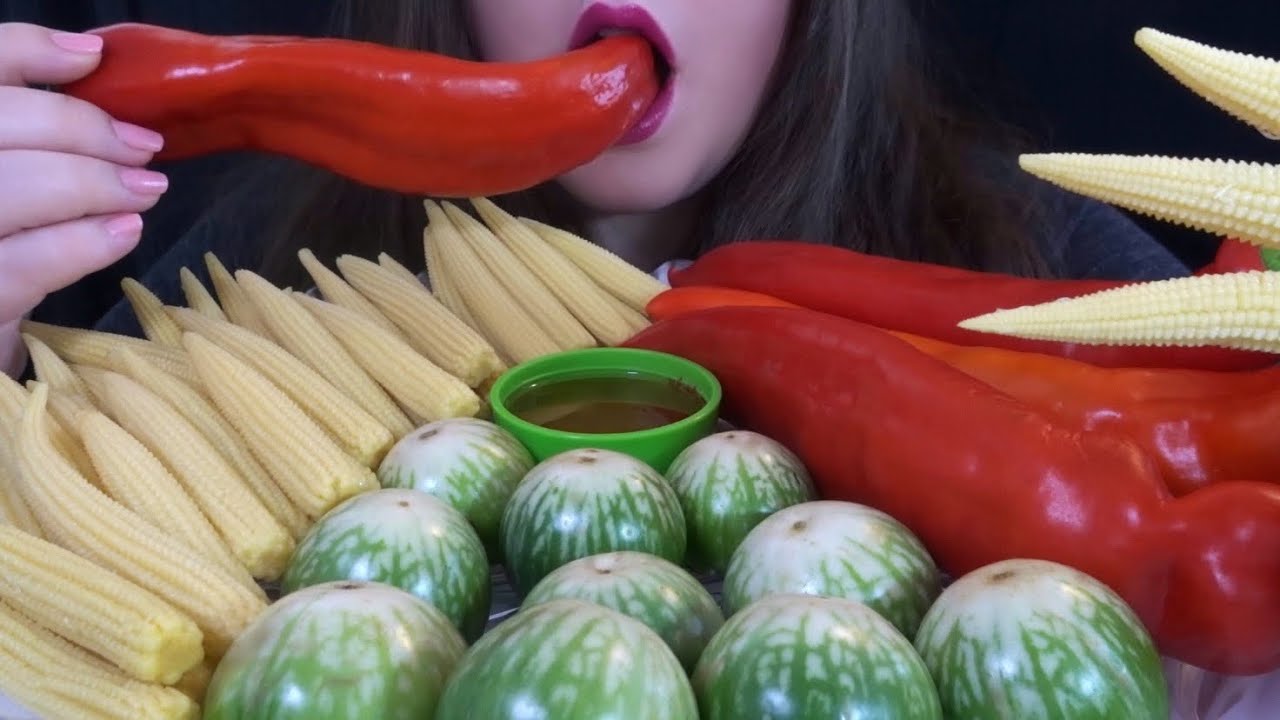 HEALTHY EATING ASMR Raw Veggie Platter [Thai Eggplant, Baby Corn, Peppers] SATISFYING Crunchy Sounds