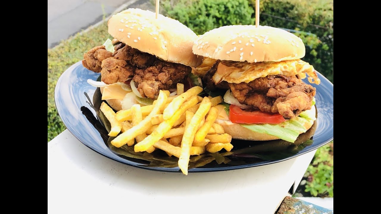 BURGER AU POULET / POULET MARINER AUX ÉPICES INDIENNE / BURGER FAIT MAISON / CHICKEN BURGER