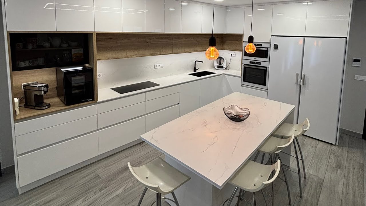 COCINA CON ISLA ABIERTA A SALÓN 