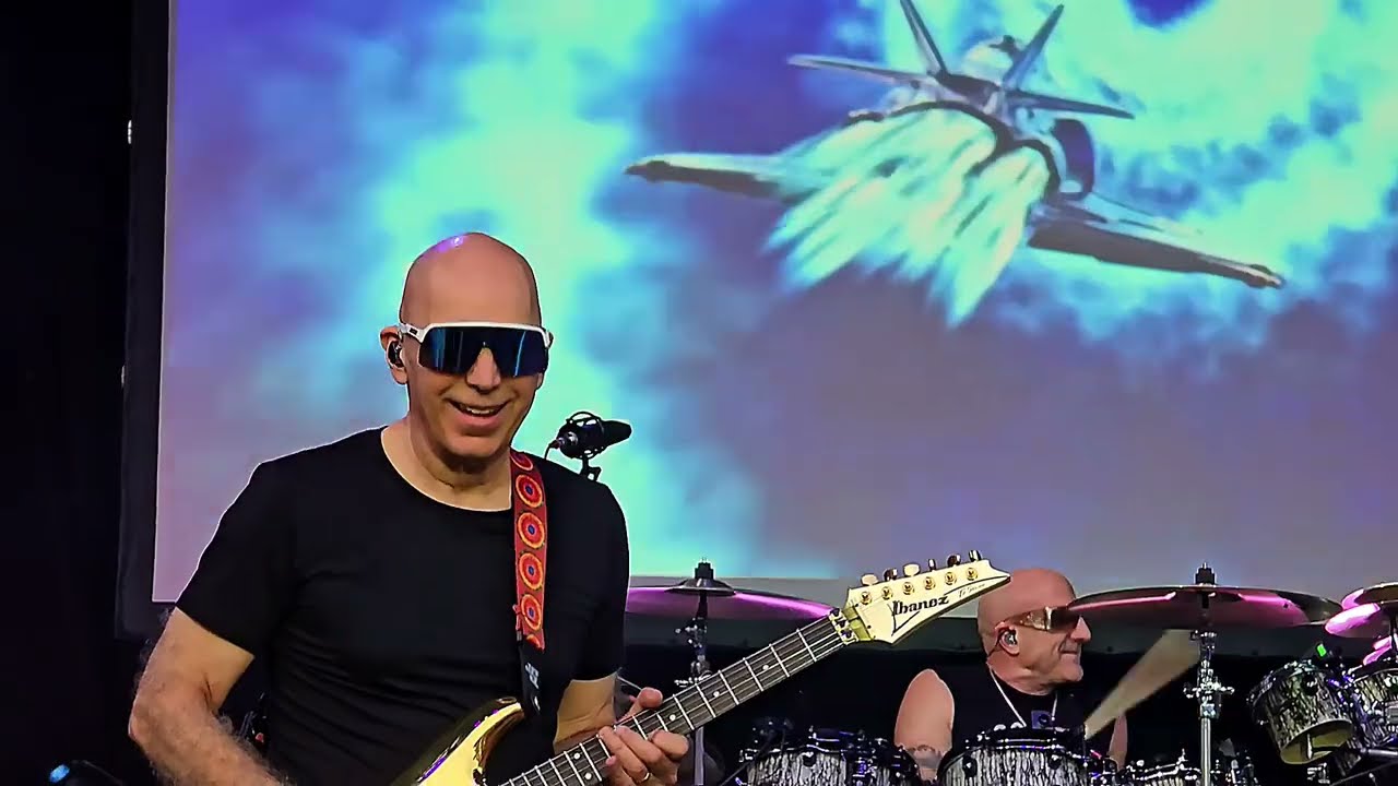 SATCHVAI (JOE SATRIANI)- Flying In A Blue Dream (live at Arenele Romane București RO iul2025)