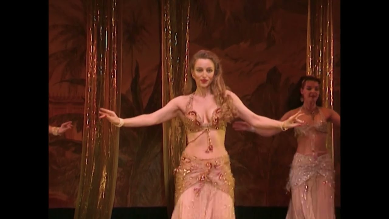 Highlights of Oriental Fantasy (13) - Beata  and 4 dancers in 