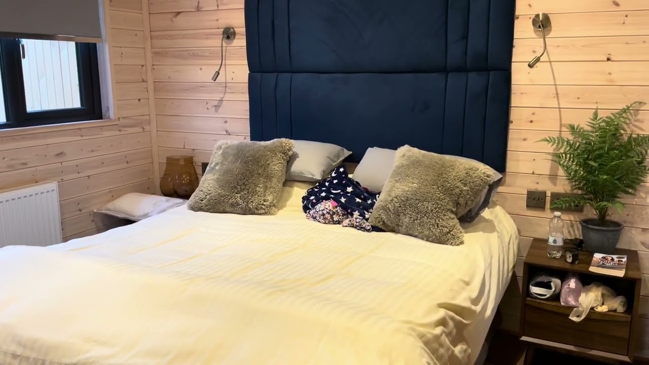 Ashlea Pools Lodges Country Lodge Park, Hopton Heath, Chestnut VIP No. 34 December 2025