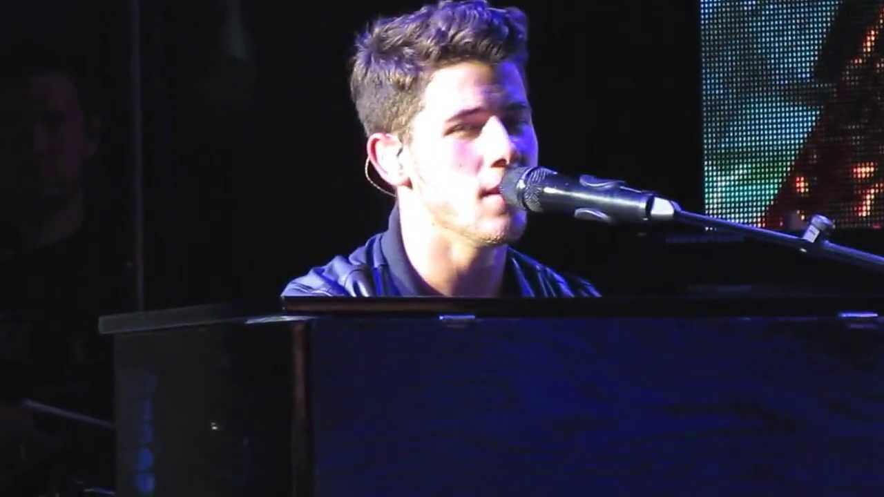 Holmdel. New Jersey: Jonas Brothers A Little Bit Longer & Black Keys (Fan choice)