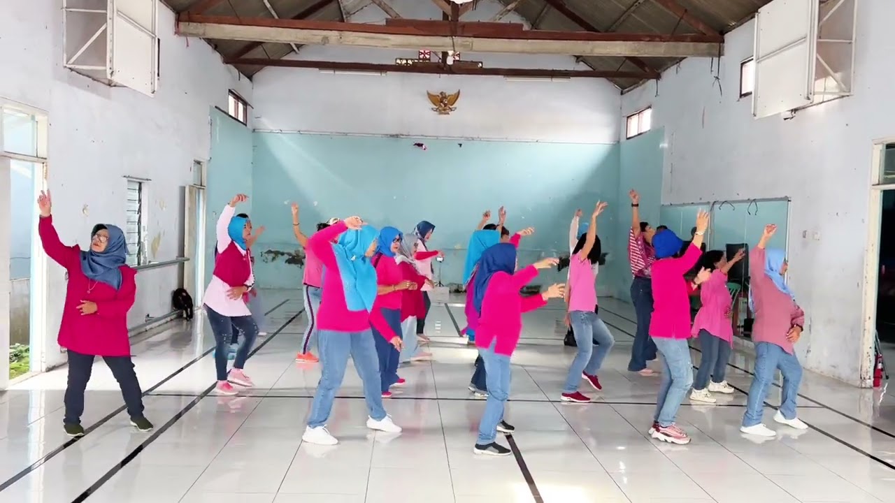 Goyang Oleng Line Dance//Choreo:Henny Soepono (INA) - January 2026 //demo SBJ Dirgantara dance