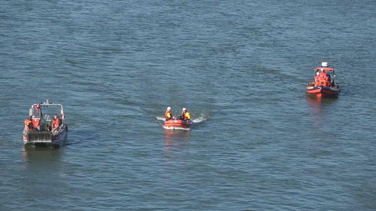 Personensuche im Rhein zu Land/Wasser/Luft an Bonner Kennedybr&uuml;cke am 30.09.18