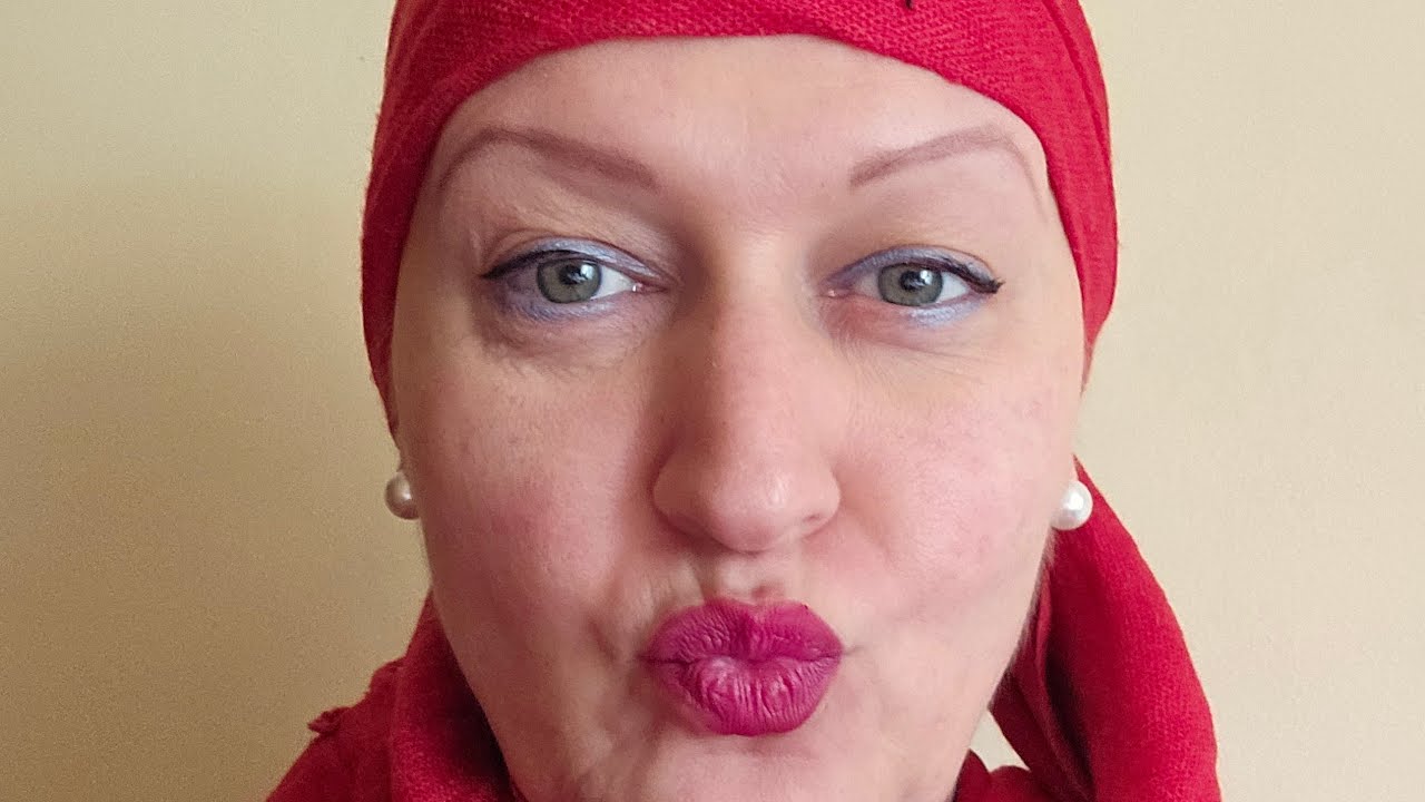 Crvena haljina, hrabri ruž... a kaj smo sa obrvama?