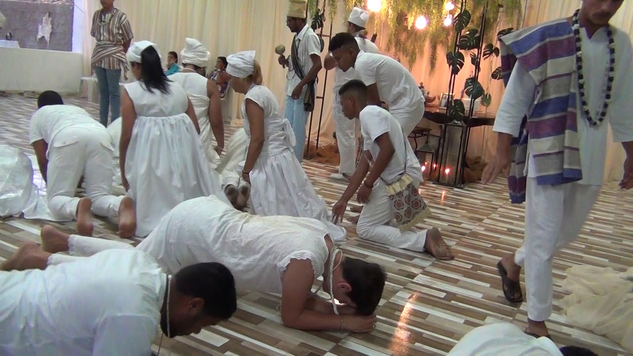Candomblé - Abertura do Xiré - Odún Ejé e Entrega de Adeká do Dofono Lelê de Oxumaré