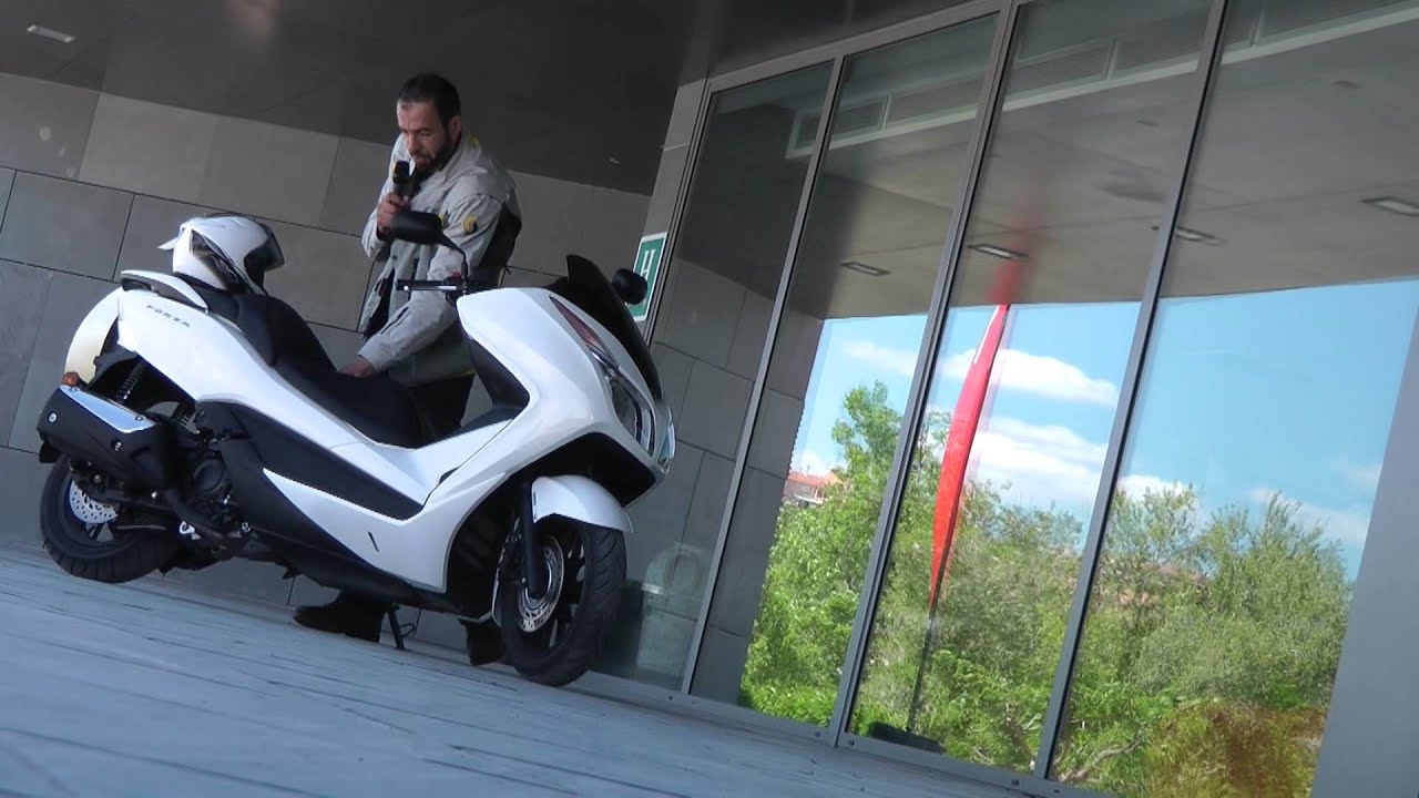 Honda NSS 300 Forza C-ABS : Le maxi-scooter GT midzise tout confort !