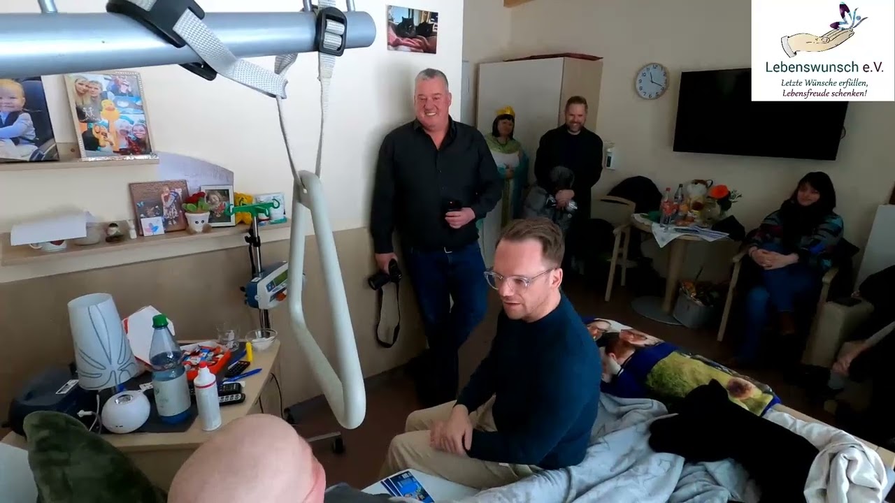 Comedian Ralf Schmitz besucht Krebspatientin im Ammerland-Hospiz