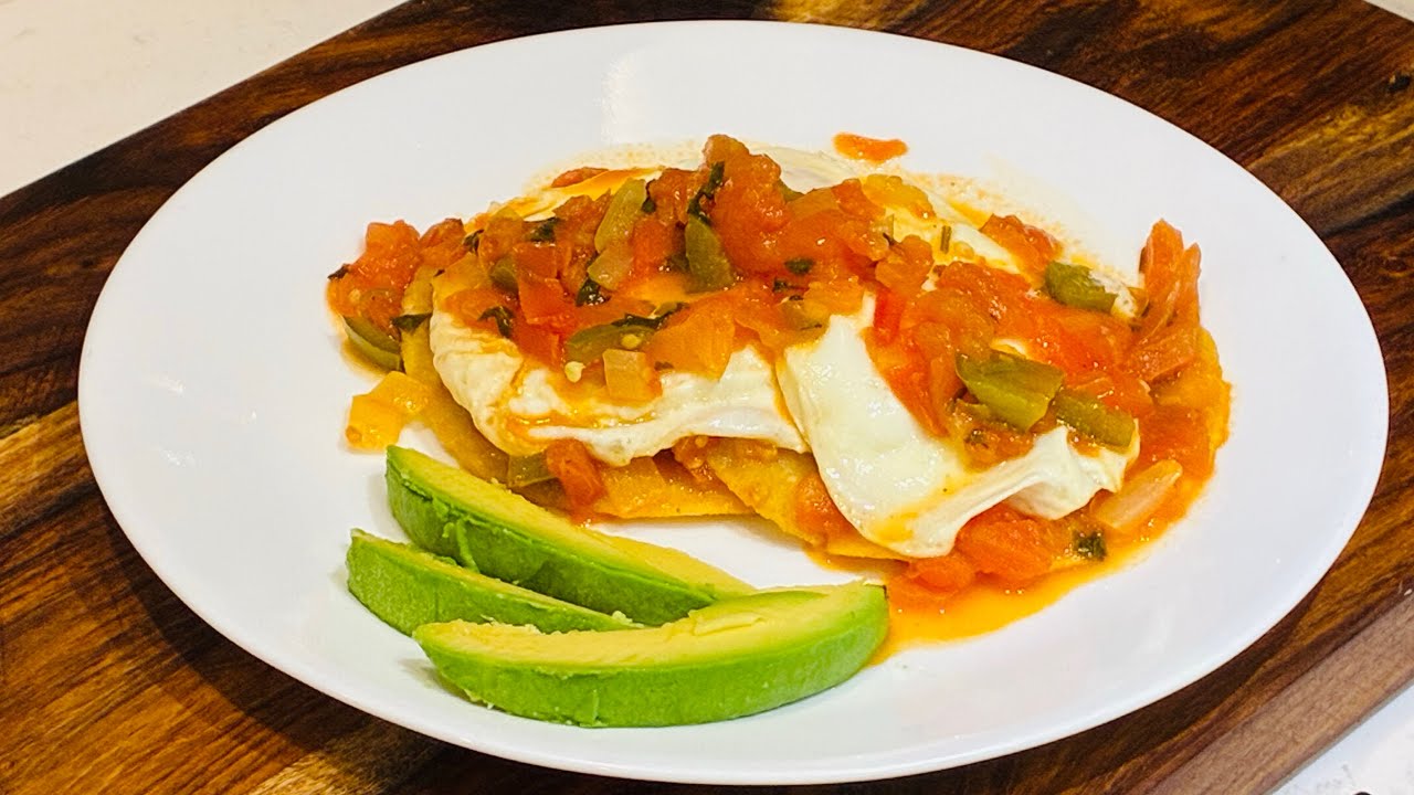 Huevos rancheros: Comida tradicional mexicana. . . muy sabrosa 