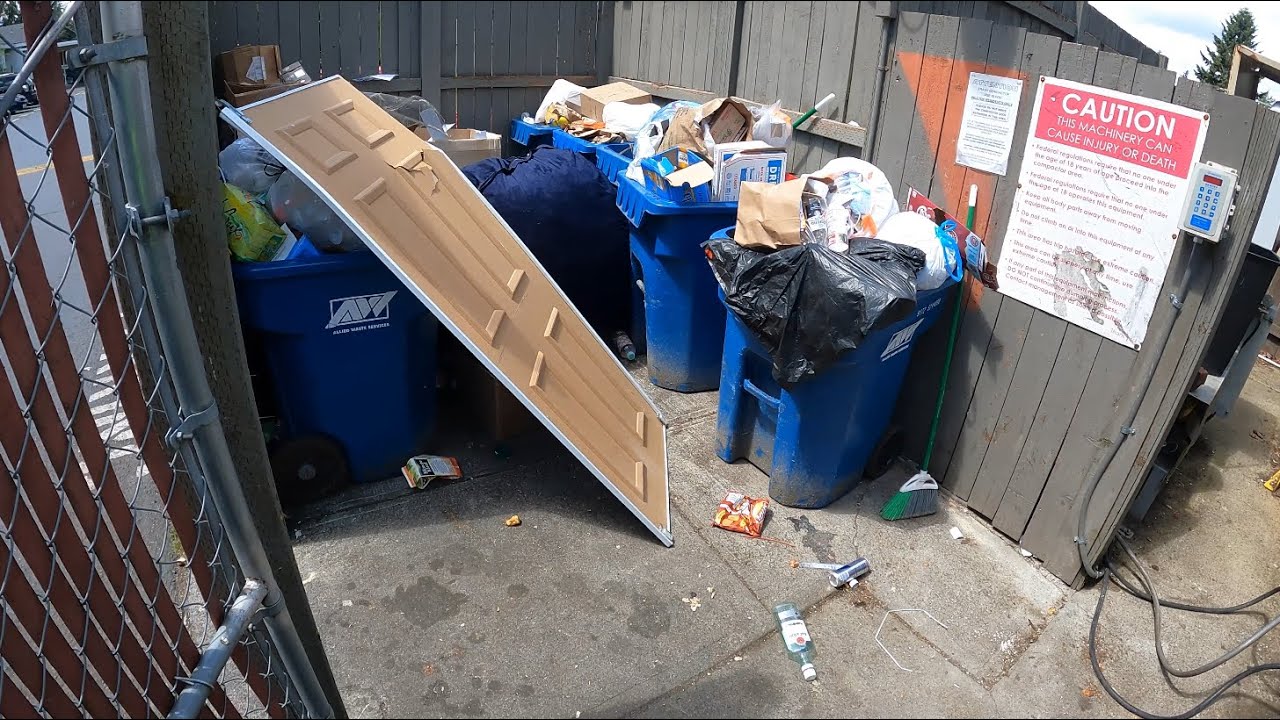 Enclosure dirtier than last time Garbage truck Rear load POV