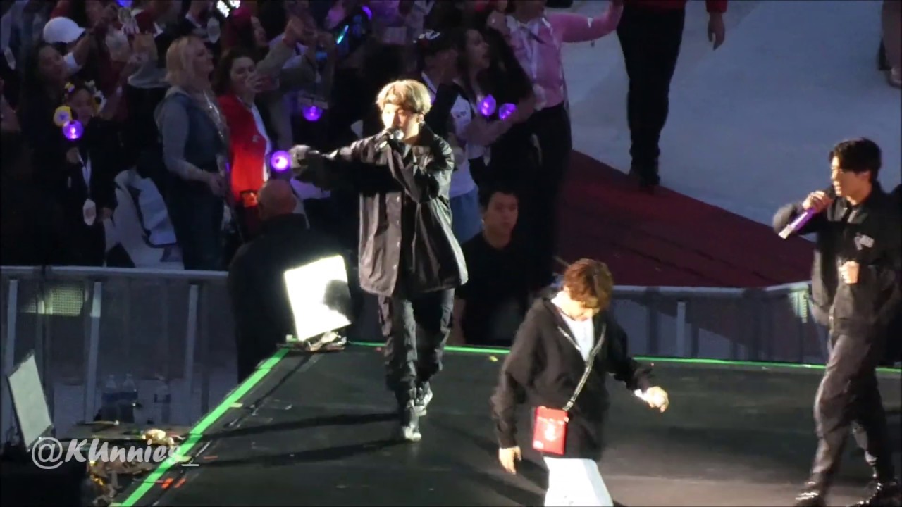 BTS (방탄소년단) - Anpanman - Speak Yourself World Tour - Paris 190608