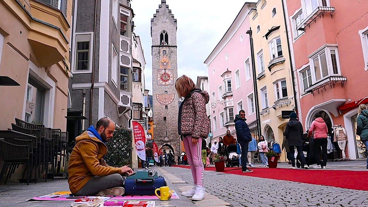 Scrittore per strada in Alto Adige