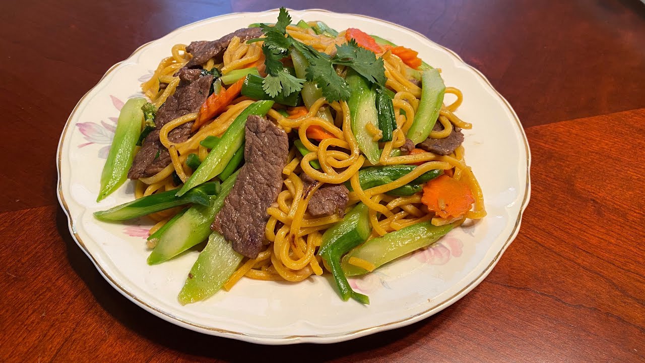 មីឆាសាច់គោឈ្ងុយឆ្ងាញ់/stir fried noodle with beef