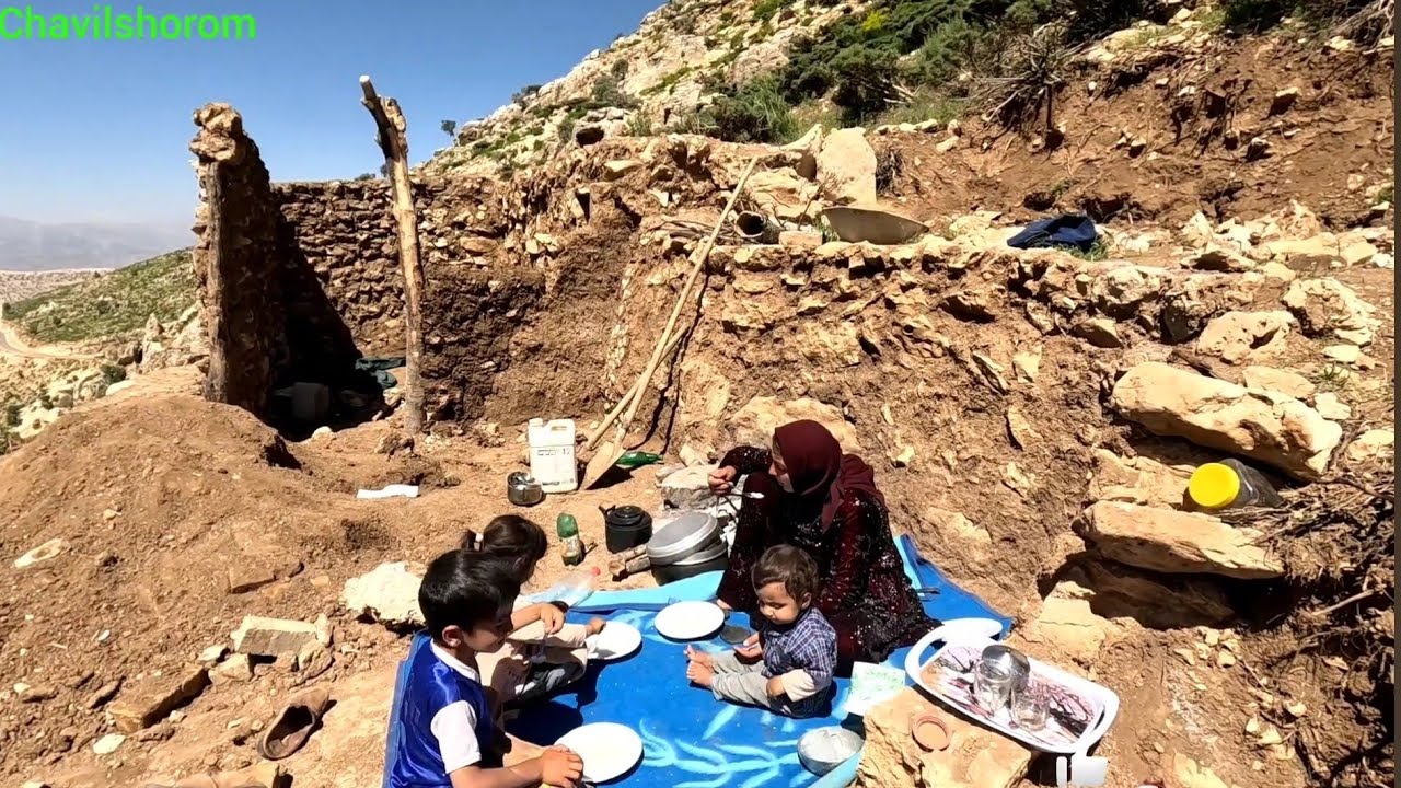 Continuing to build a house in the mountains and cook local food
