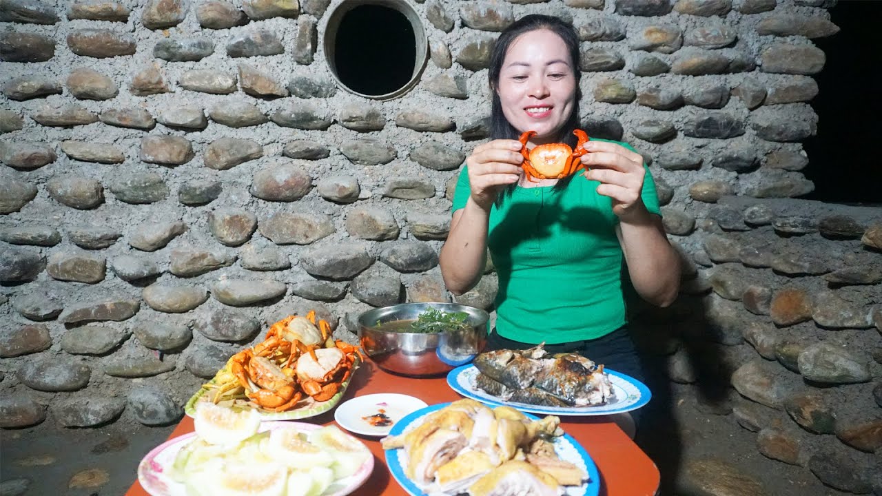 Make wooden door for stone house, Cooking crab, stone kitchen, BUILD LOG CABIN