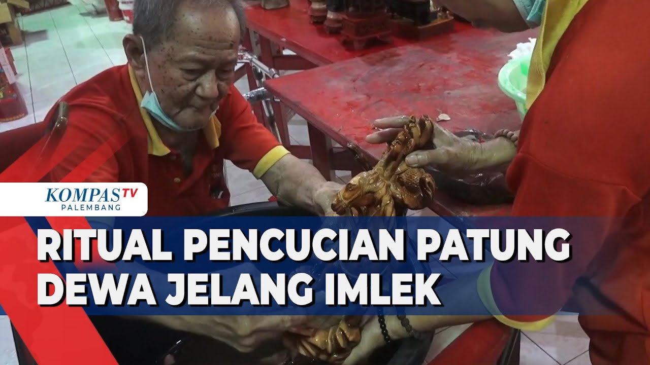 Ritual Pencucian Patung Dewa Jelang Imlek